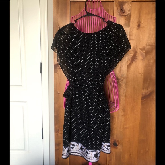 White House Black Market Dresses & Skirts - WHBM easy cinch dress size 2
